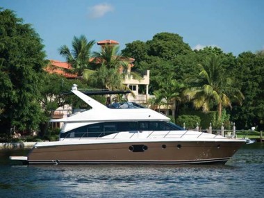 Новая моторная яхта Carver 54 Voyager от Американской верфи Carver Yachts
