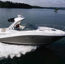 Sea Ray 330 Sundancer – люксовый круизер для комфортного и активного отдыха с семьёй и друзьями.